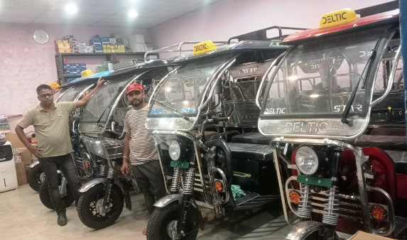 Auto Rickshaw Agency in Markacho Jhumri Telaiya 8210168301