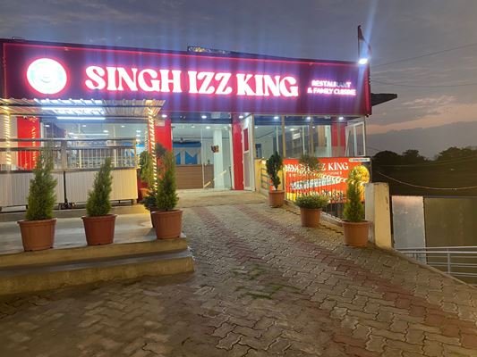 Best Multi Cuisine Restaurant in Manatu Ranchi 9288200540 SINGH IZZ KING